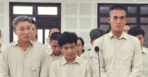 Read more about the article Tuyên án 13 bị cáo trong đường dây sản xuất, tiêu thụ 1,6 triệu cuốn sách giả