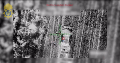 You are currently viewing UAV Ukraine thả thuốc nổ, phá hủy hệ thống phòng không 25 triệu USD của Nga