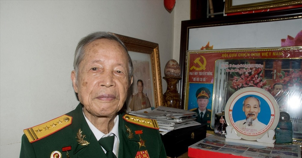 You are currently viewing Vị đại tá quân đội nào nhờ đồng đội chặt đứt cánh tay phải?