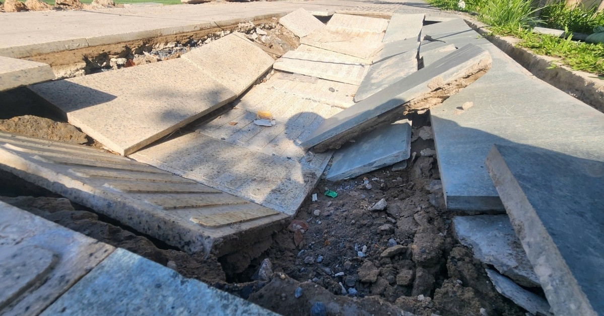 You are currently viewing Vỉa hè đường 4.800 tỷ đồng nối ga T3 Tân Sơn Nhất sụt lún dù mới thông xe