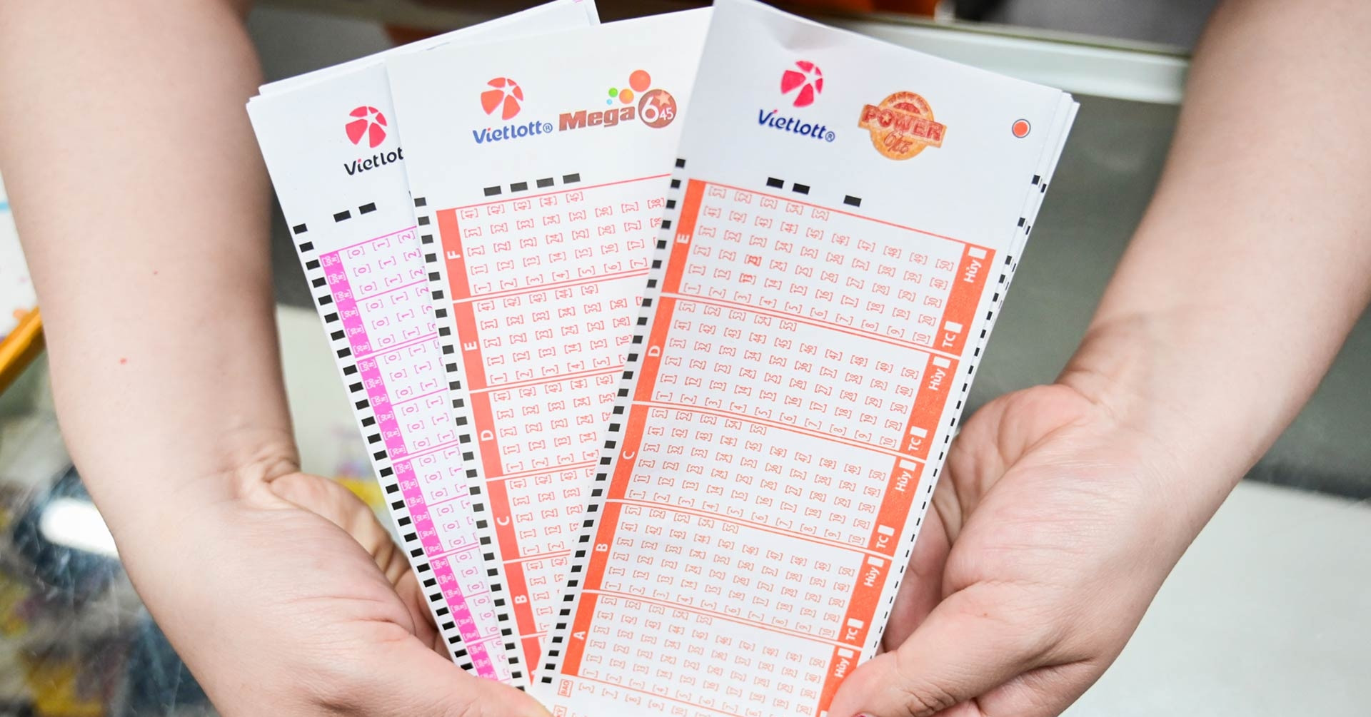 You are currently viewing Vietlott tìm ra vé số trúng độc đắc tiền tỷ