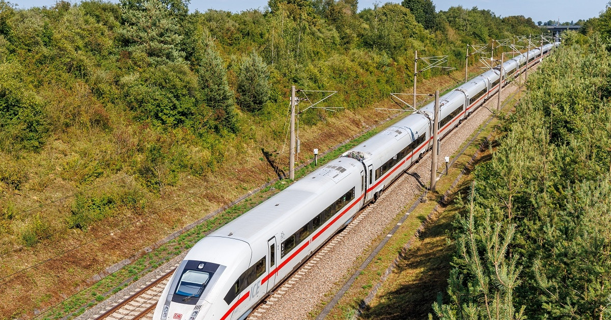 You are currently viewing  VinSpeed của tỷ phú Phạm Nhật Vượng đăng ký đầu tư đường sắt cao tốc Bắc Nam