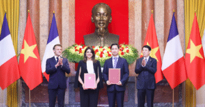 Read more about the article VNVC và Sanofi hợp tác chuyển giao công nghệ sản xuất vắc xin