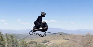 Read more about the article Xem ‘mô tô bay’ biến con người như nhân vật trong phim Star Wars