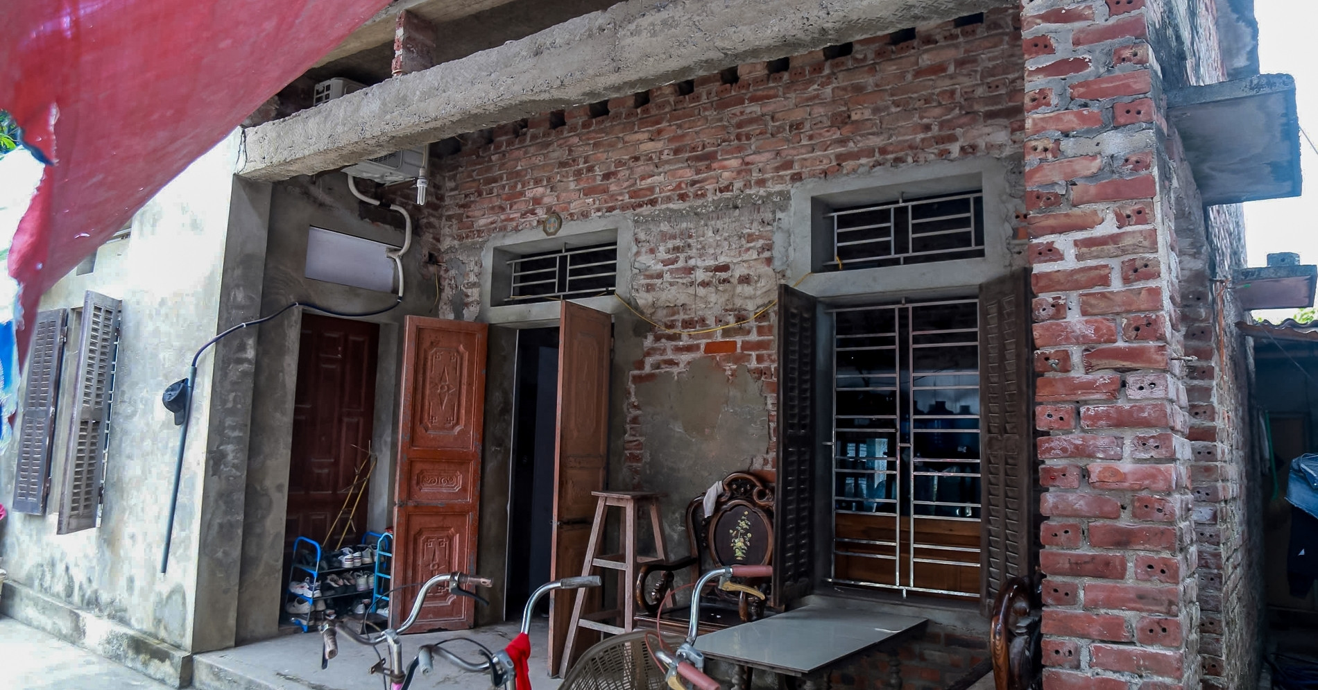 You are currently viewing Xót xa cảnh bên trong nhà trọ của cháu bé vụ ‘nộp tiền mới cấp cứu’ ở Nam Định