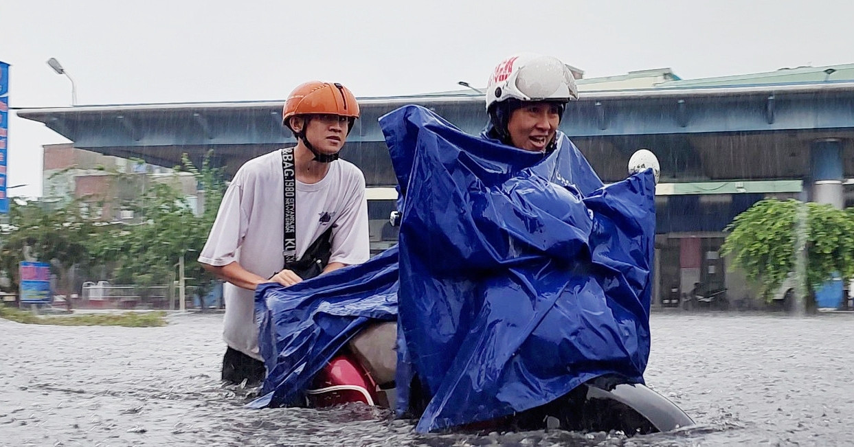 Read more about the article Bão số 1 tăng cấp, vùng mưa lớn mở rộng đến Hà Tĩnh