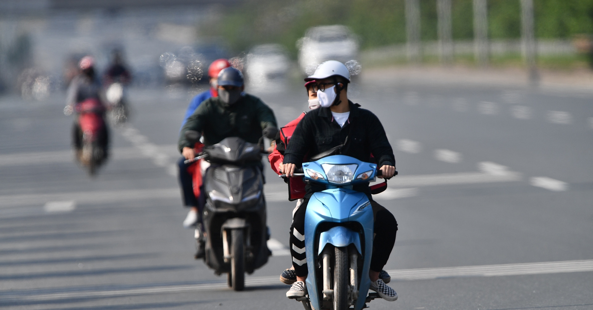 Read more about the article Hà Nội nắng nóng đến 36 độ, TPHCM mưa giông