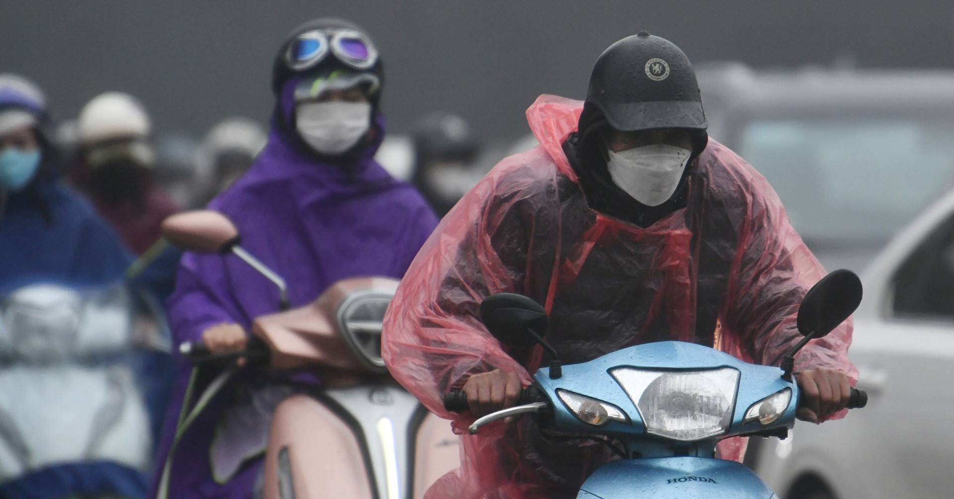 You are currently viewing Miền Bắc mưa giông giảm nhiệt, Hà Nội chỉ còn 33 độ