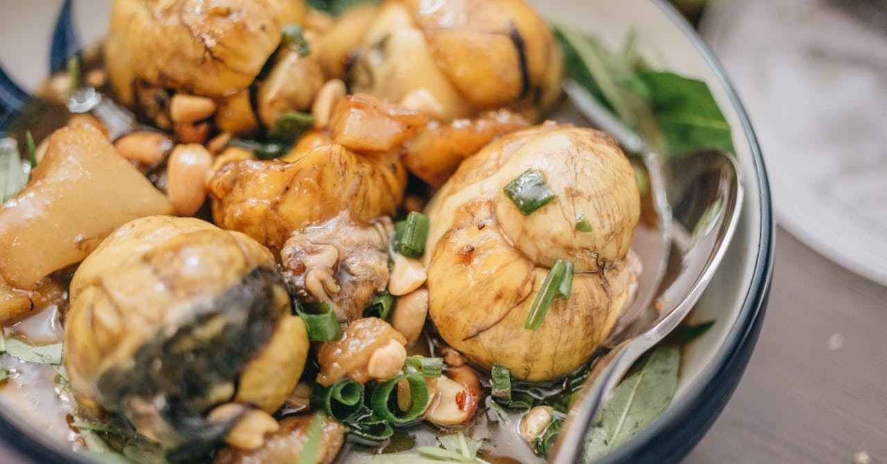 You are currently viewing 3 không khi ăn trứng vịt lộn