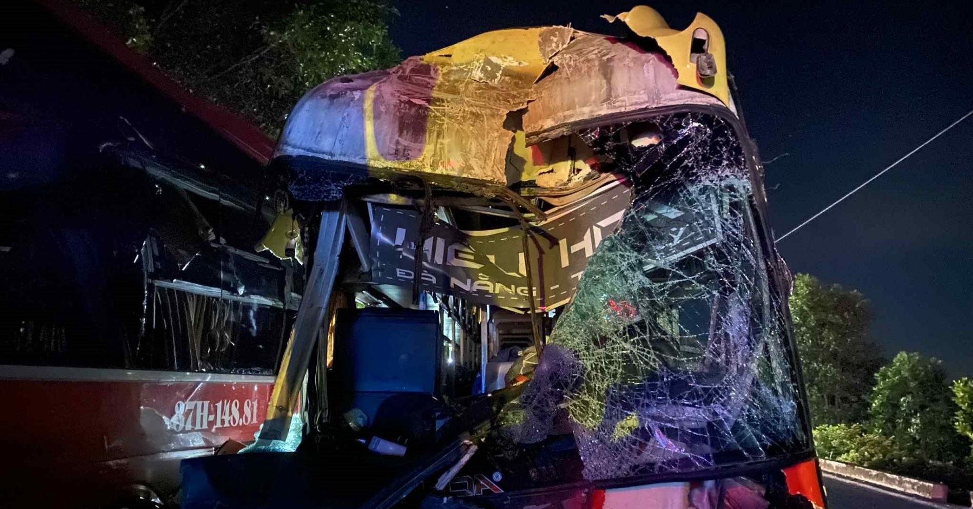 You are currently viewing 3 xe khách chở hơn 100 người tông liên hoàn ở Huế, nhiều người nhập viện