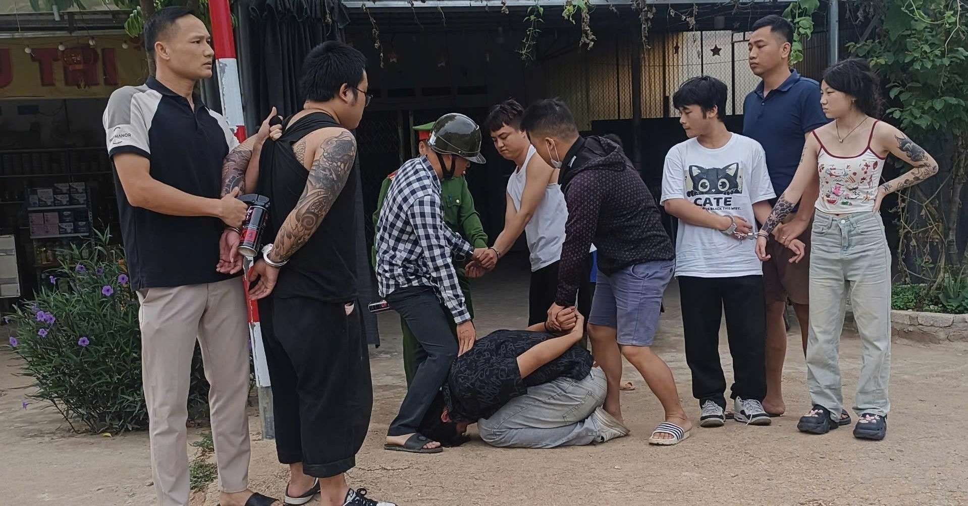Read more about the article 4 người Trung Quốc xịt hơi cay, cướp ô tô trên cao tốc ở Thanh Hóa