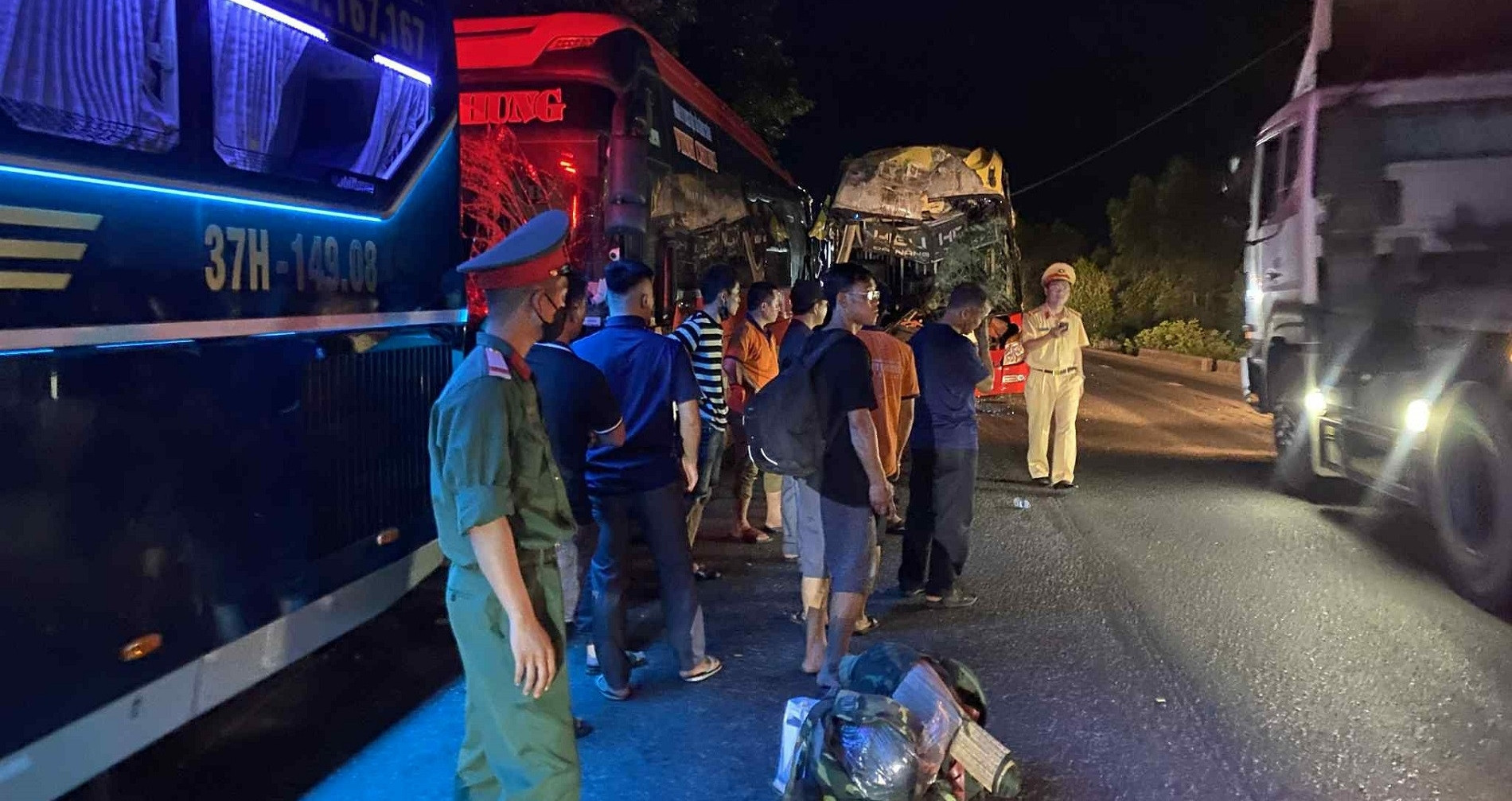 You are currently viewing Bản tin sáng 7/6: 3 xe khách tông liên hoàn ở Huế, nhiều người bị thương