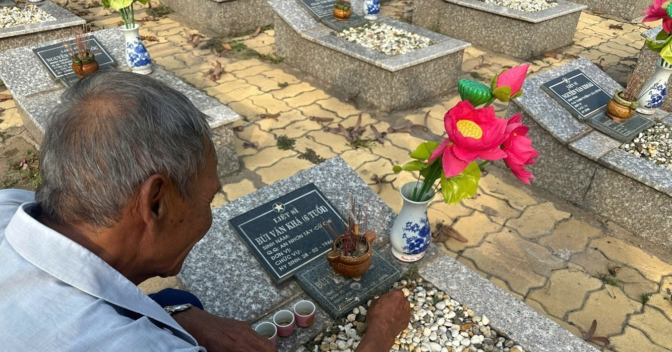 You are currently viewing Bản tin sáng 5/6: Bia mộ liệt sĩ &amp;apos;6 tuổi&amp;apos; gây xôn xao: Sở Nội vụ thông tin