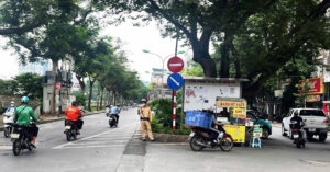 Read more about the article Bản tin sáng 6/6: Biển báo &amp;apos;vô hình&amp;apos; gây tranh cãi, tài xế vô tư ngược chiều