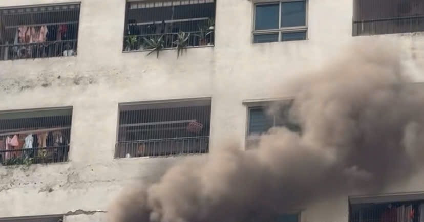 You are currently viewing Bản tin trưa 4/6: Cháy chung cư ở Hà Nội, khói đen cuồn cuộn từ tầng 14