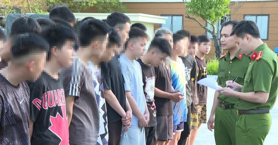 You are currently viewing Bản tin cuối ngày 4/6: Tạm giữ 38 đối tượng mang hung khí &amp;apos;gặp ai đuổi đánh đó&amp;apos;