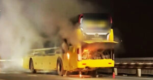 Read more about the article Bản tin sáng 16/6: Xe khách giường nằm bốc cháy trên cầu Thăng Long