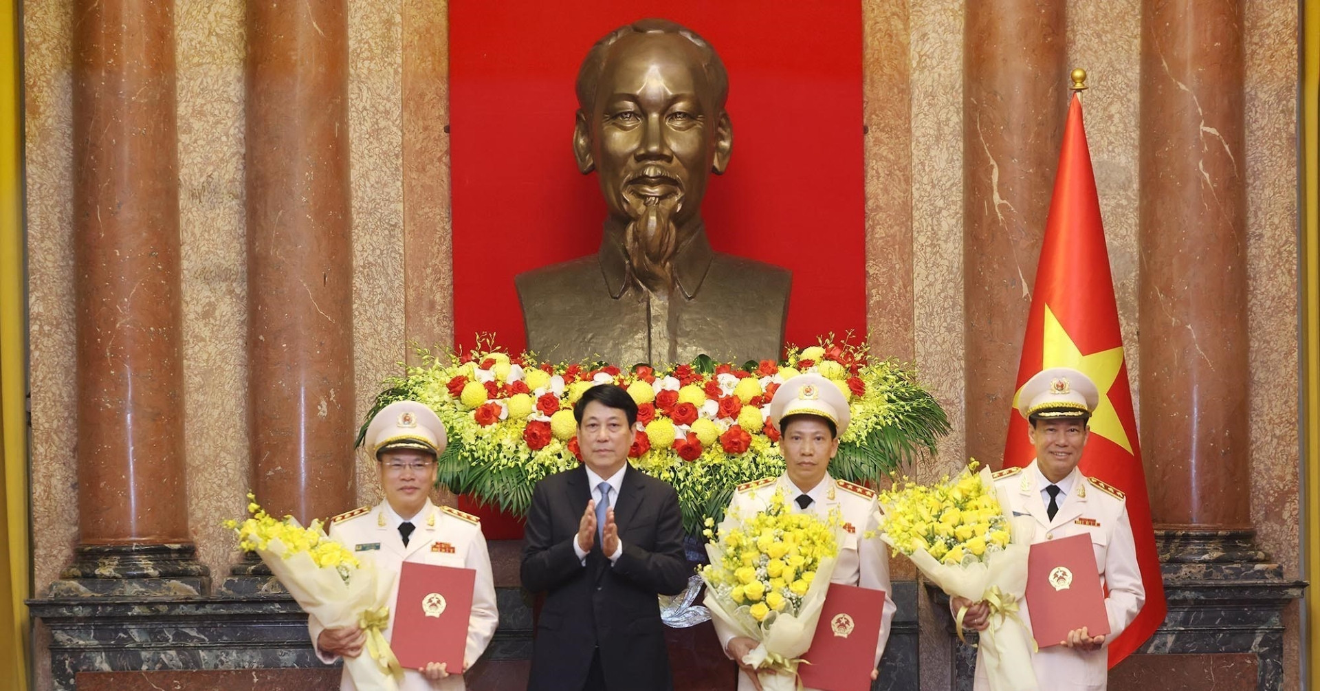 Read more about the article Các ông Lê Tấn Tới, Lê Văn Tuyến, Nguyễn Văn Long được thăng hàm Thượng tướng