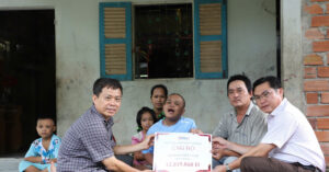 Read more about the article Bạn đọc giúp đỡ em Đoàn Nhứt Nam liệt nửa người gần 43 triệu đồng