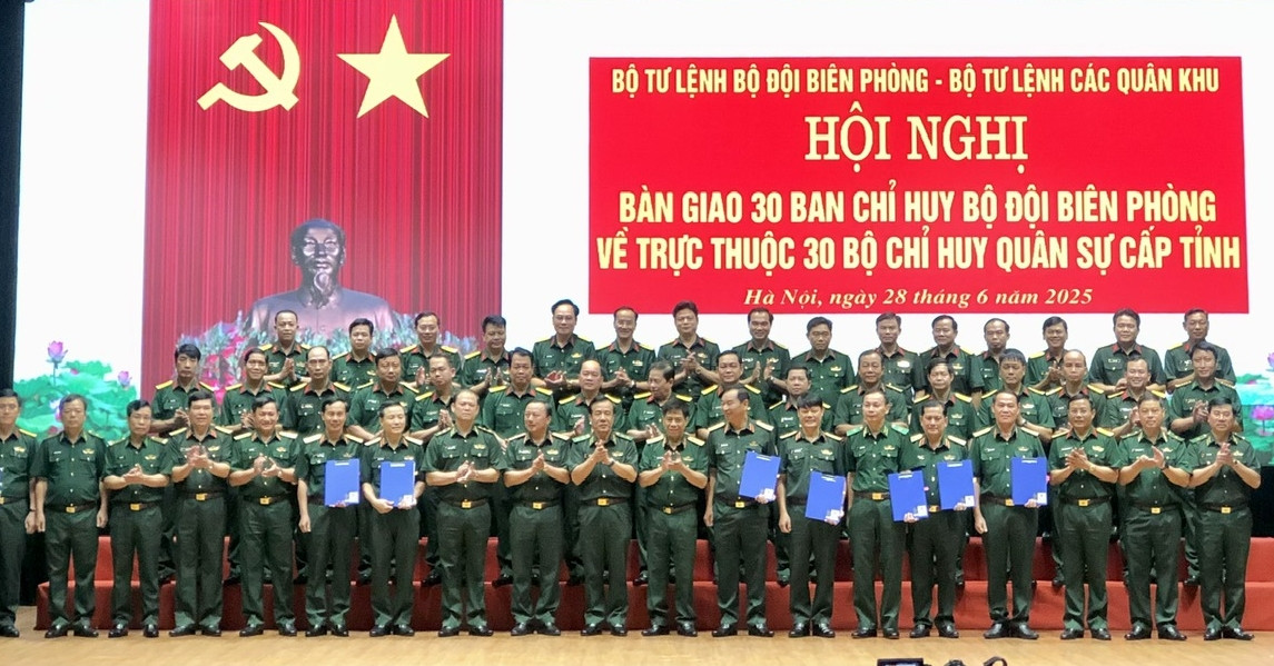 You are currently viewing Bàn giao 30 Ban Chỉ huy Bộ đội Biên phòng về 30 Bộ Chỉ huy Quân sự cấp tỉnh