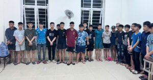 Read more about the article Bắt 28 đối tượng mang súng, dao kiếm đi hỗn chiến ở Nghệ An