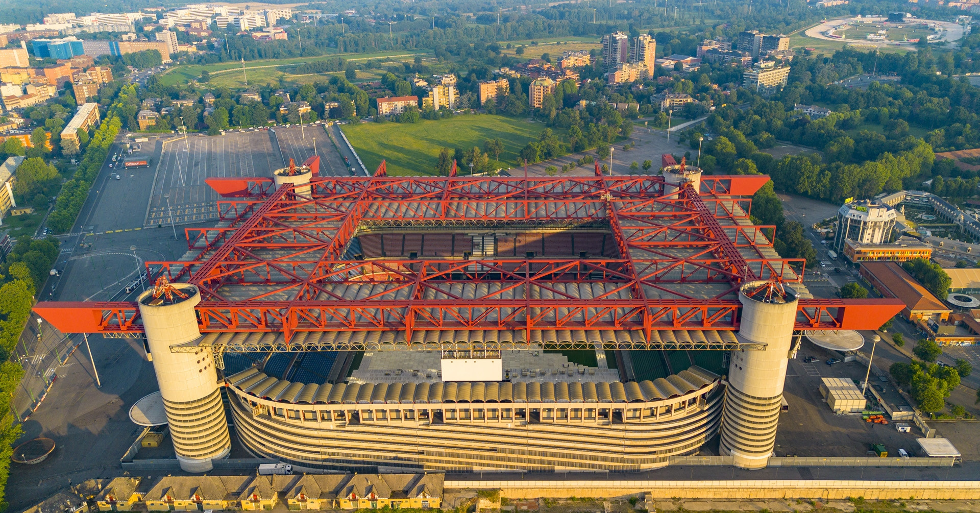 Read more about the article Bất ngờ với sân vận động San Siro 99 tuổi của hai đội bóng thành Milan