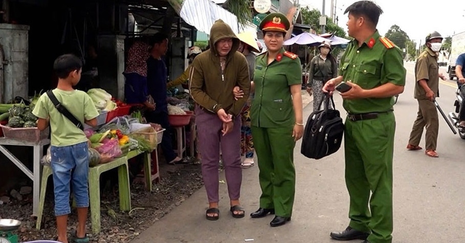 You are currently viewing Bắt người phụ nữ cướp vé số, tiền của bé trai 9 tuổi sau bốn giờ gây án