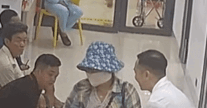 Read more about the article Bệnh nhân ngồi chờ gửi món quà đặc biệt, thái độ bác sĩ gây xúc động mạnh