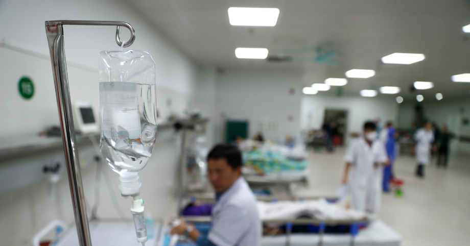 Read more about the article Bệnh nhân trốn viện, ê-kíp bác sĩ cấp cứu ngậm ngùi góp tiền trả viện phí