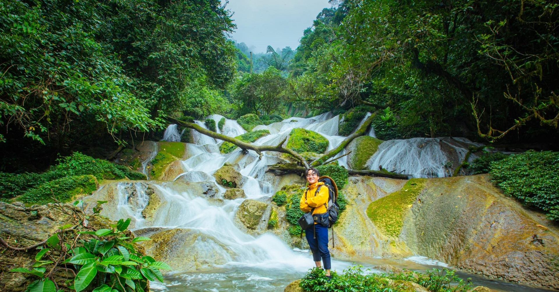 You are currently viewing Bí ẩn thác nước đẹp mê giữa đại ngàn, dân mạng tò mò tìm kiếm địa chỉ