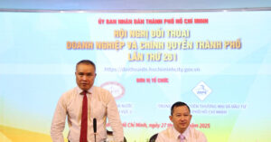 Read more about the article Bị cán bộ hành dấu chấm, dấu phẩy, Kế toán trưởng tố thẳng với Phó Giám đốc NHNN