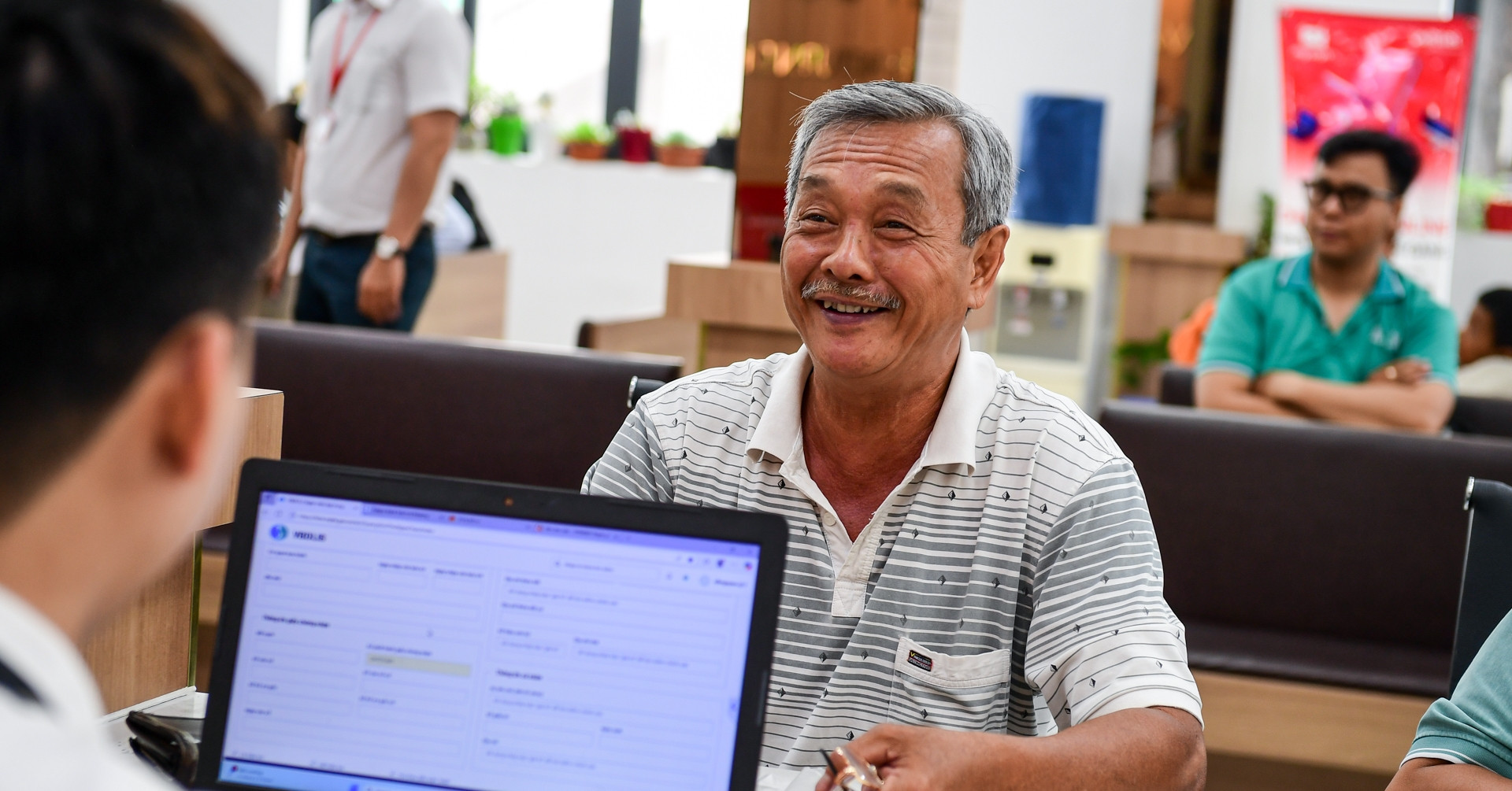 You are currently viewing Người dân TPHCM làm thủ tục nhanh bất ngờ với mô hình chính quyền 2 cấp