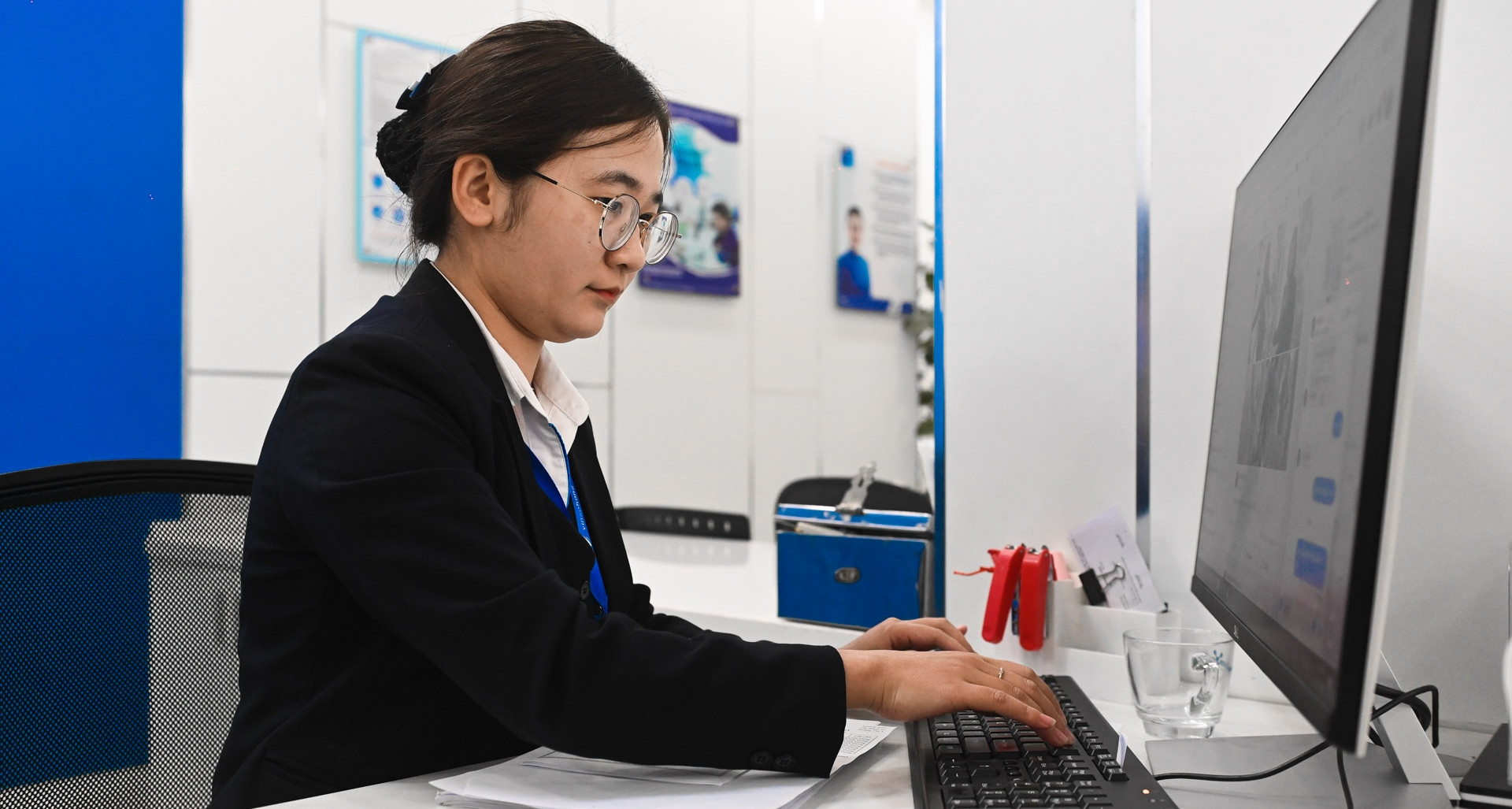 You are currently viewing Bộ Nội vụ đề xuất ký hợp đồng một số vị trí lãnh đạo, không qua bổ nhiệm