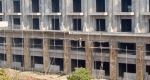 Read more about the article Bộ Xây dựng yêu cầu cắt giảm ngay thủ tục cấp giấy phép xây dựng