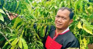 Read more about the article Buôn trưởng người Ê Đê ‘bảo vệ’ thành công 20 bộ chiêng cổ cho buôn làng