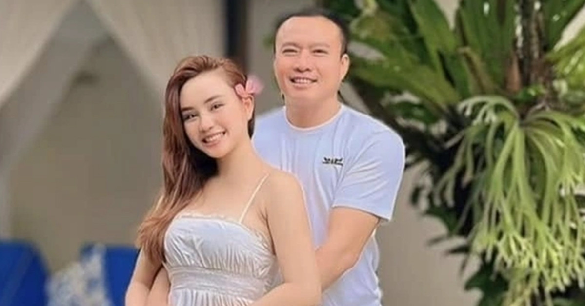 You are currently viewing Ca sĩ Vy Oanh ‘tái xuất’ trẻ trung, sống viên mãn bên chồng doanh nhân