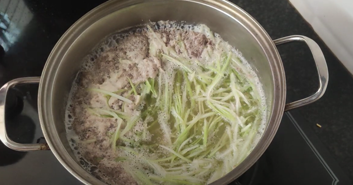 You are currently viewing Cách làm canh cua nấu bầu ngon, mùa hè ăn vừa mát vừa ngọt