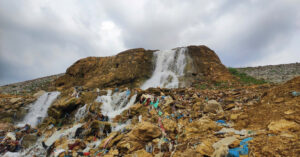 Read more about the article Cảnh chưa từng thấy ở hồ thủy điện nhân tạo lớn nhất Việt Nam