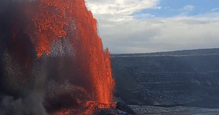You are currently viewing Cảnh núi lửa Hawaii giận giữ phun trào, mạnh chưa từng có trong hàng thập kỷ