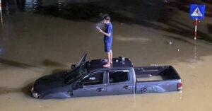 Read more about the article Mưa lớn kéo dài khiến nhiều tuyến đường ở Thái Nguyên ngập sâu