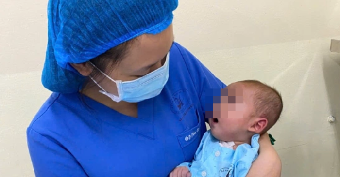 Read more about the article Cặp vợ chồng bác sĩ ngoại quốc đưa con sang Việt Nam mổ tim