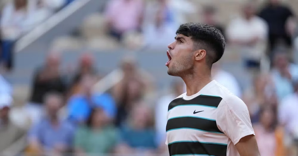 Read more about the article Carlos Alcaraz đạt cột mốc đặc biệt với vé tứ kết Roland Garros