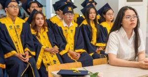 Read more about the article Chiếc ghế trống trong ngày nhận bằng tốt nghiệp khiến người có mặt bật khóc