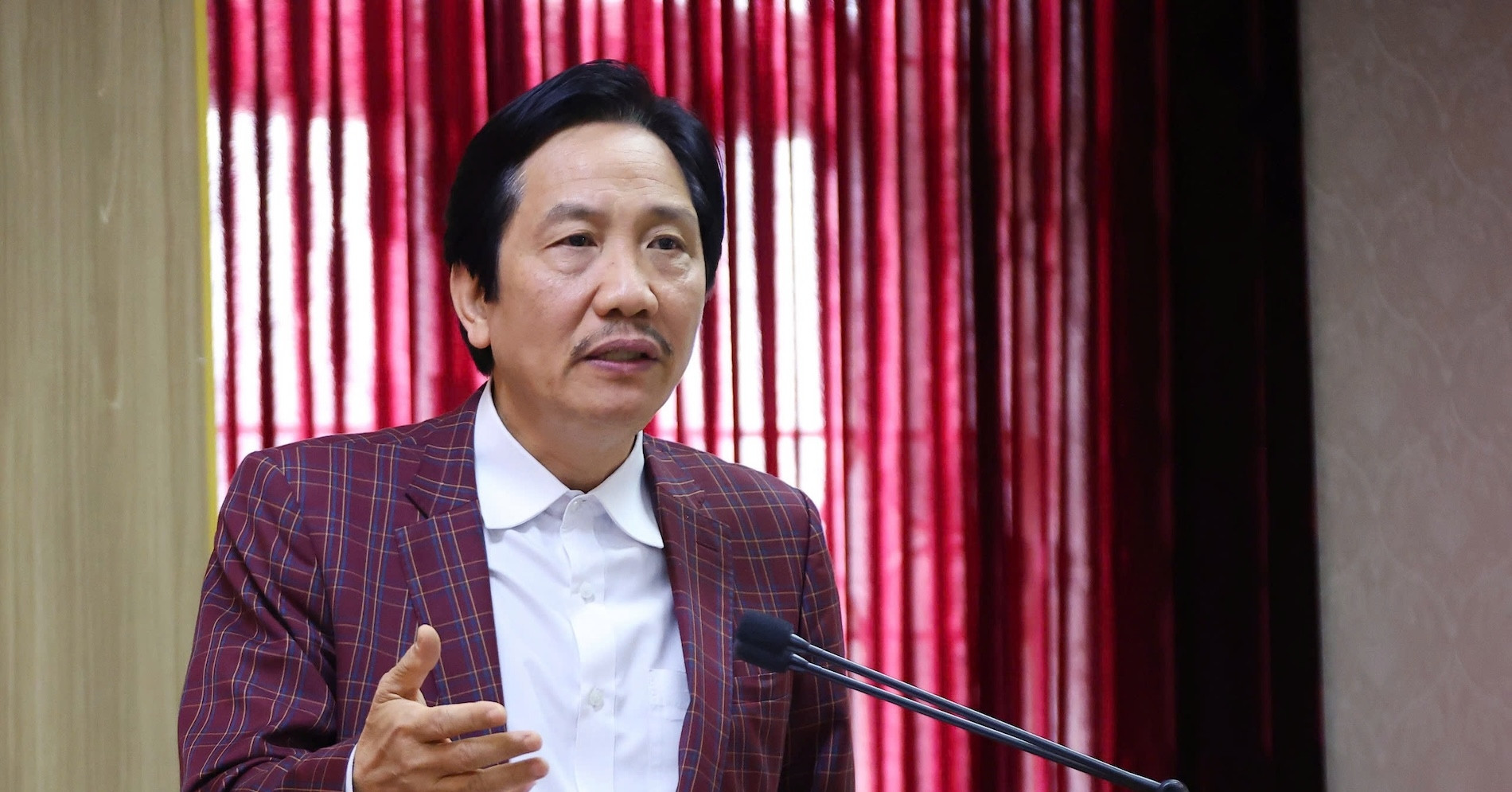 Read more about the article Chuyển tư duy quản lý sang phục vụ