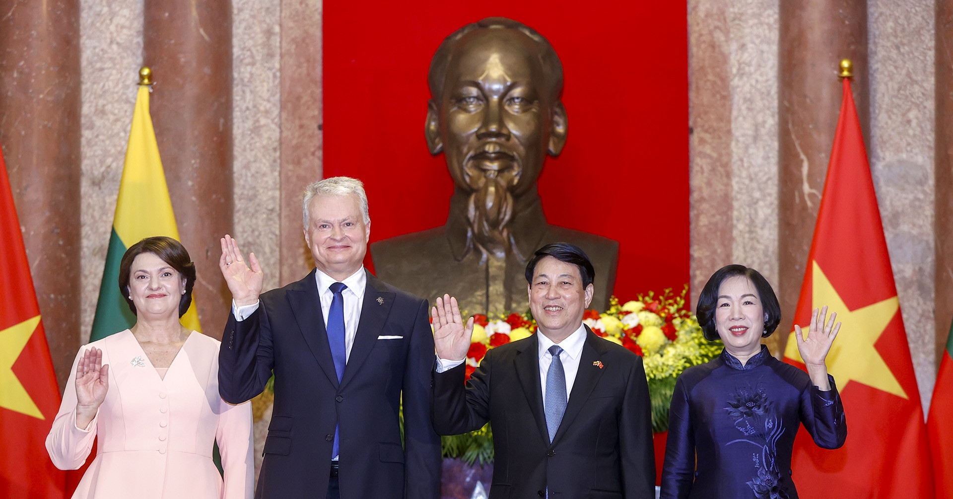 Read more about the article Chủ tịch nước Lương Cường chủ trì lễ đón Tổng thống Litva và Phu nhân