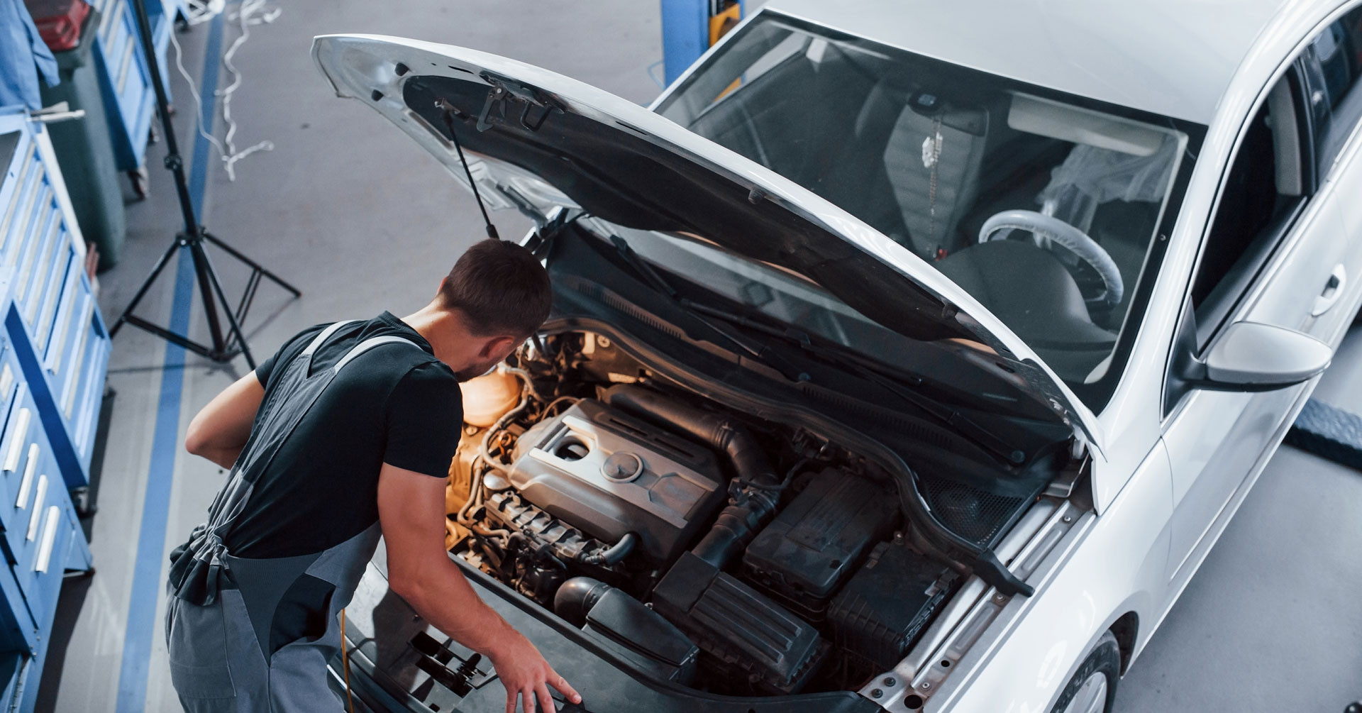 Read more about the article Chuyên gia chỉ ra lý do khiến xe hybrid khó sửa và tốn kém