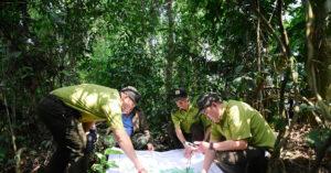 Read more about the article Chuyện ít biết về 7 người canh giữ vạn ha rừng có loại gỗ quý lâm tặc săn lùng