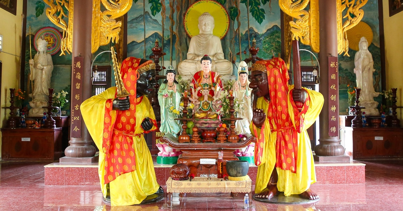 You are currently viewing Chuyện về cặp tượng đá hơn 700 năm linh thiêng, kỳ bí ở Bình Định