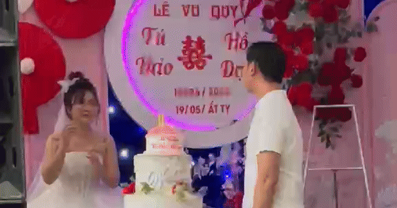 Read more about the article Cô dâu Huế khóc nức nở giữa đám cưới ngập nước vì lo khách không đến dự
