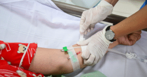 Read more about the article Cô gái ở TPHCM uống nước ngọt nhiều năm phải ghép thận từ người mẹ